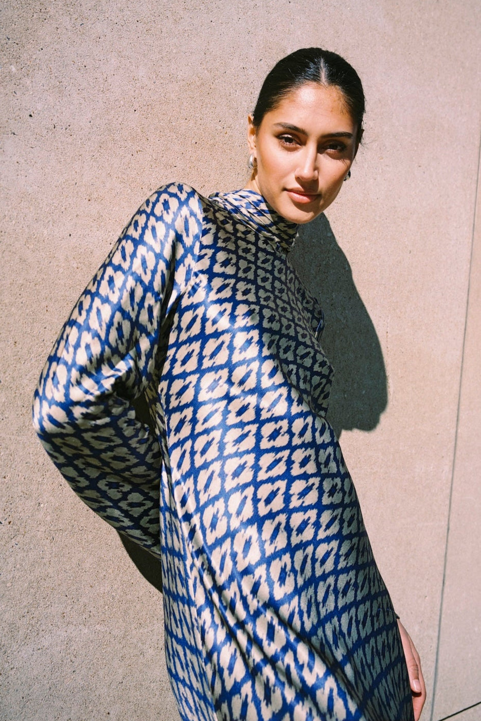 The Neena Dress features a vintage-inspired ikat print, with an attached skinny dupatta that draws inspiration from 2000s South Asian styles. Its asymmetrical hem, long sleeves, and button closure with a keyhole at the back make it your new favorite long sleeve dress for effortless elegance.